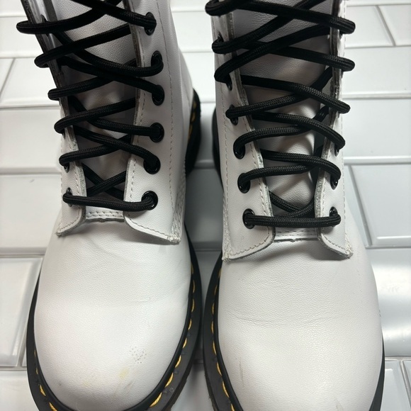 Dr/Doc Martens 1460 SMOOTH LEATHER LACE UP BOOTS US 7 White - Picture 13 of 14